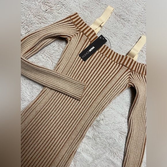 Sweater Maxi Dress - Picture 3 of 3